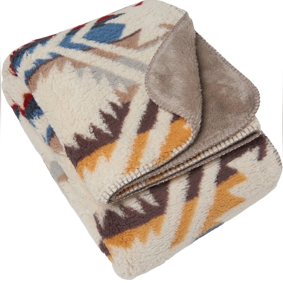 Pendleton White Sands Sherpa Throw Blanket - 50x70” - Picture 2 of 2
